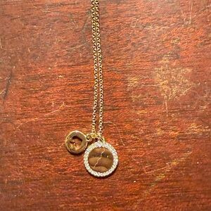 Elegant Gold Pendant Necklace